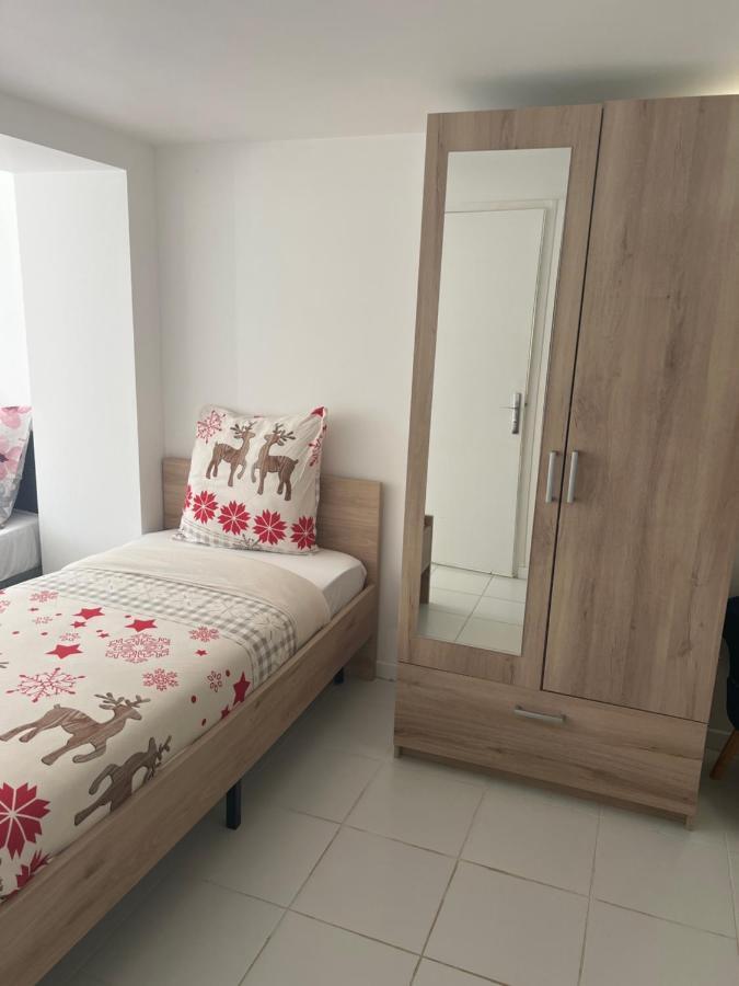 Chaudari Guest House Palaiseau Exterior photo